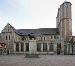 La statue du Lion à l'emplacement du château